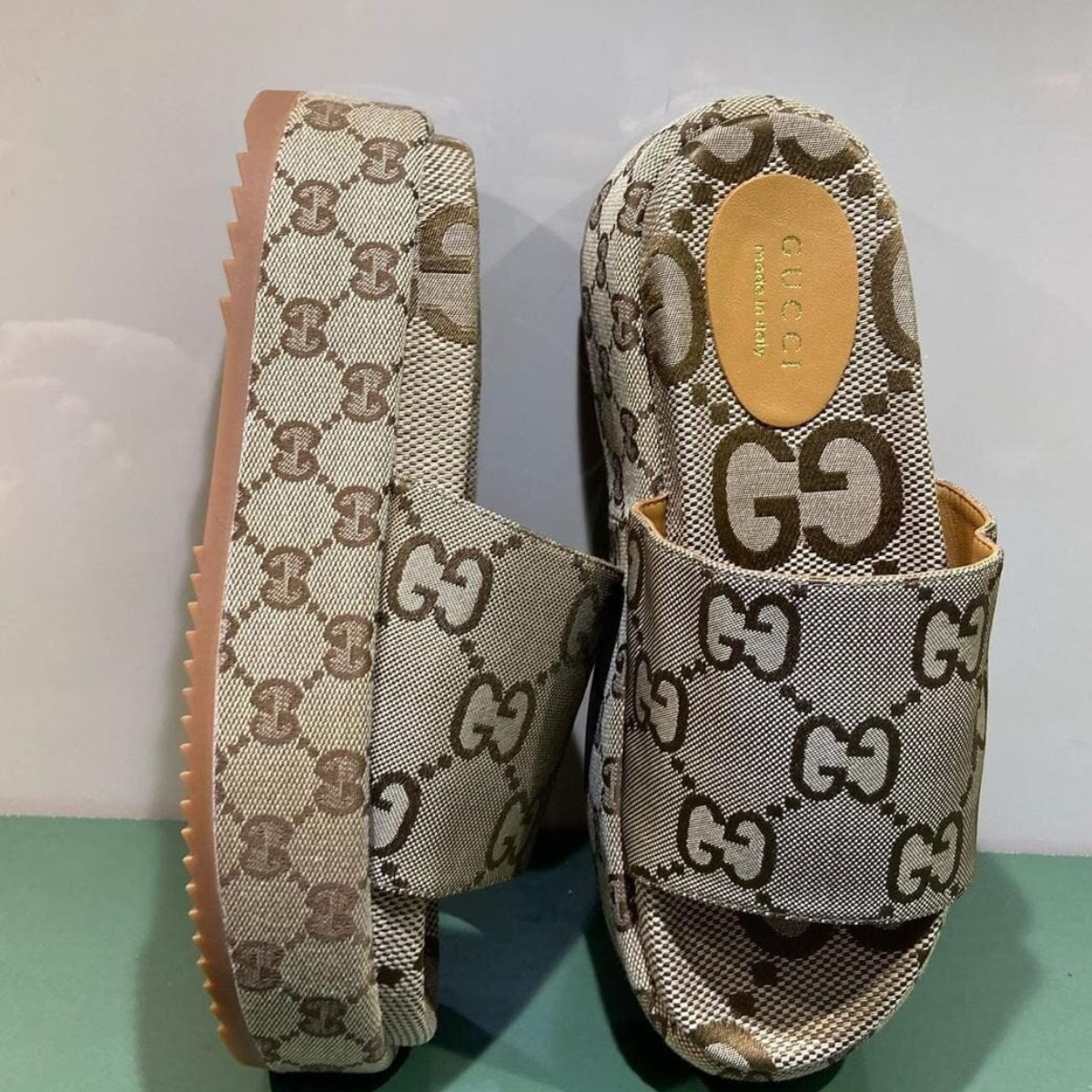 GUCCI ANGELINA FLAT SANDAL CANVAS GIANT MONOGRAM BEIGE