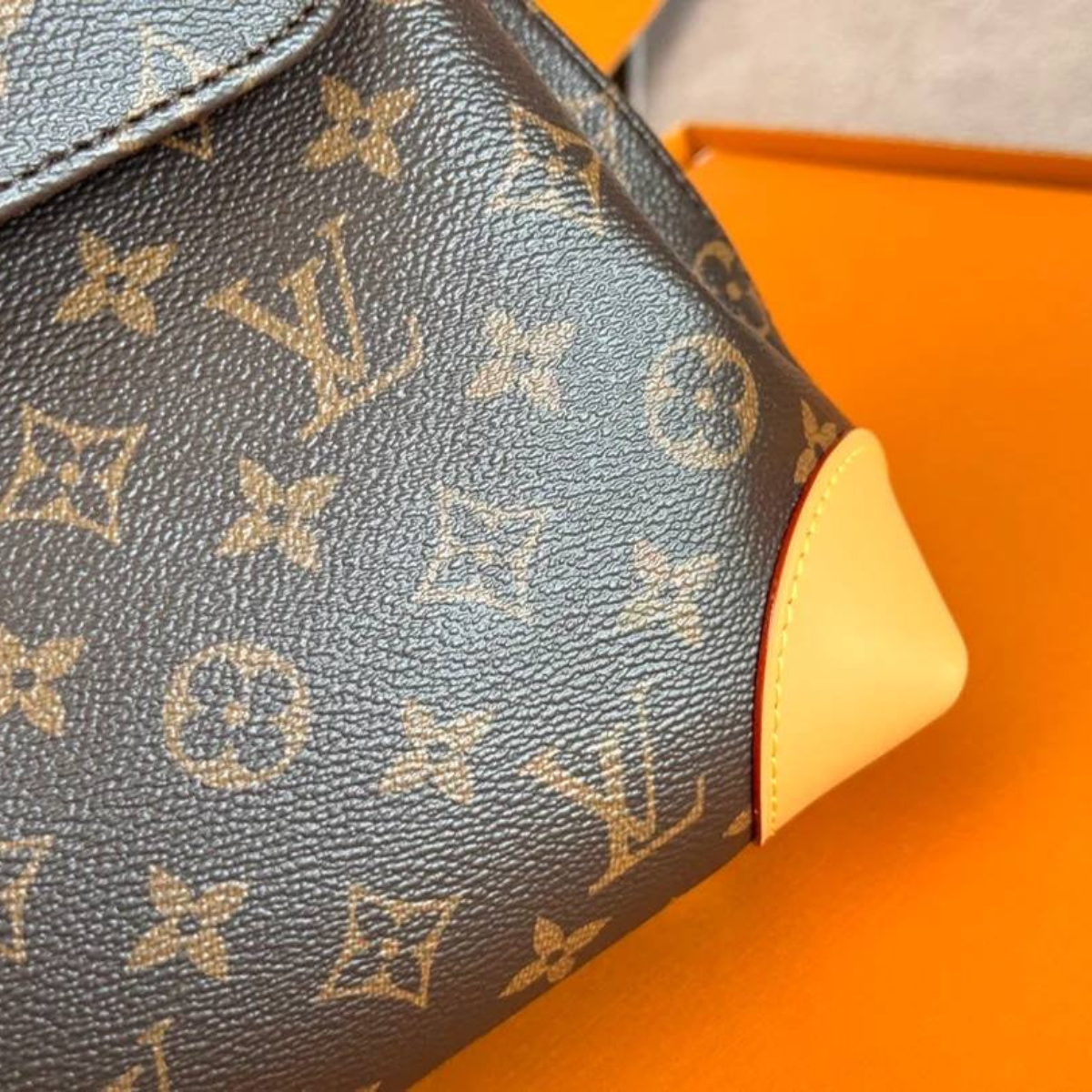 LOUIS VUITTON – HIDE AWAY MM BAG